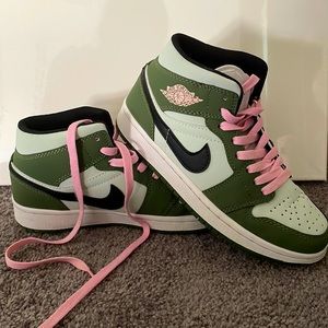 Dutch Green Air Jordan 1 Mid